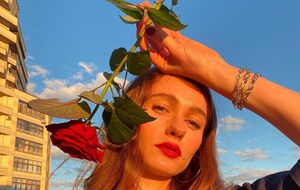 Луна: Суть растет внутри меня. Сберегу ее в себе. Трудно мне порою быть здесь, гордой нимфе на Земле...