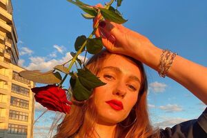 Луна: Суть растет внутри меня. Сберегу ее в себе. Трудно мне порою быть здесь, гордой нимфе на Земле...