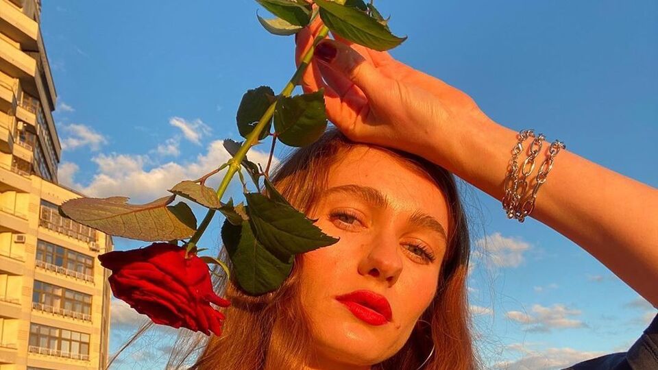 Луна: "Суть растет внутри меня. Сберегу ее в себе. Трудно мне порою быть здесь, гордой нимфе на Земле..."