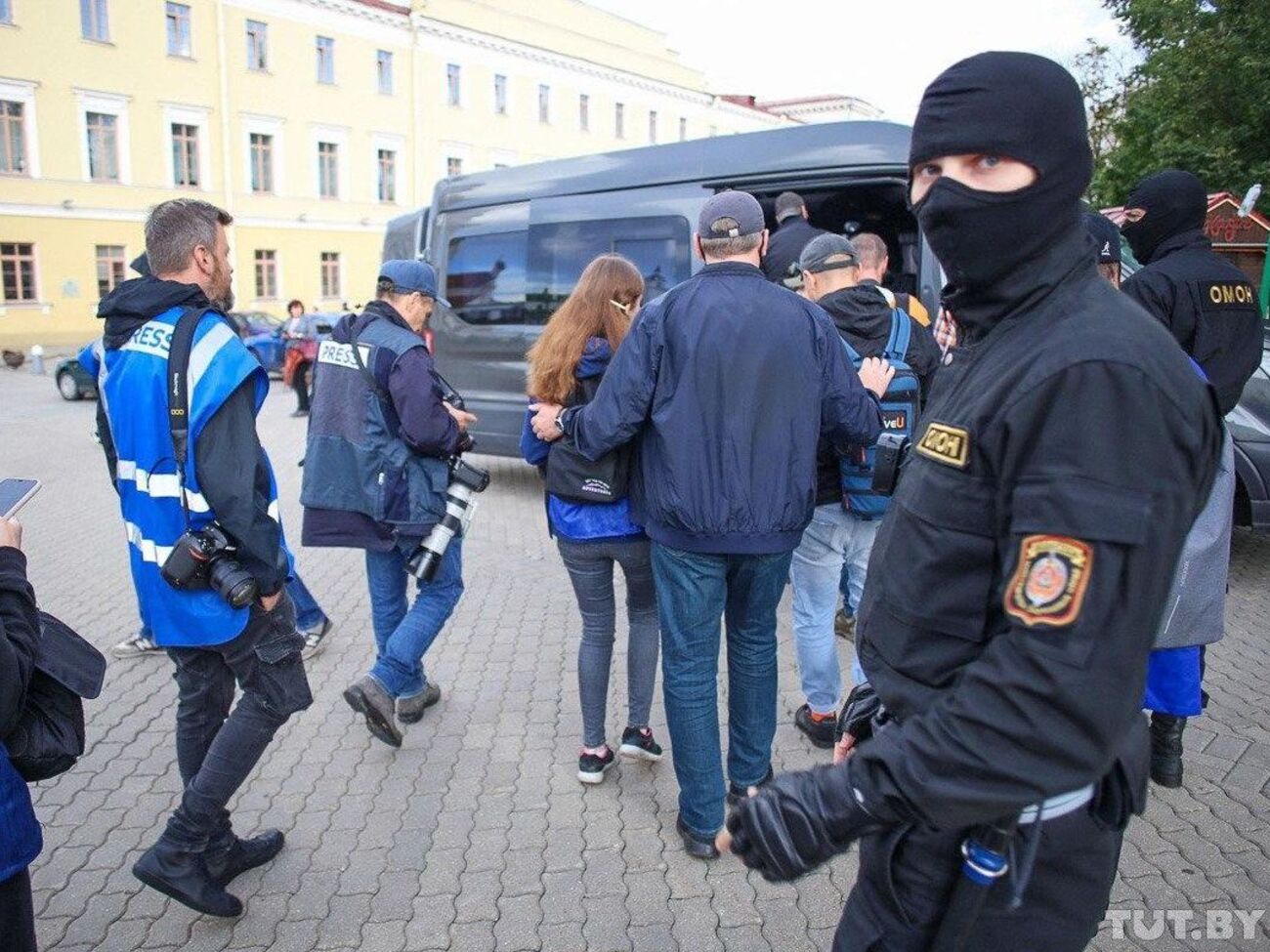 Журналістів доправили в Жовтневе районне управління внутрішніх справ Мінська