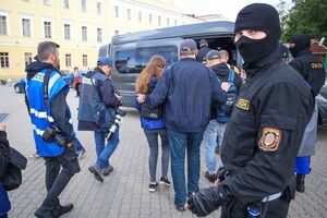 Журналистов доставили в Октябрьское районное управление внутренних дел Минска