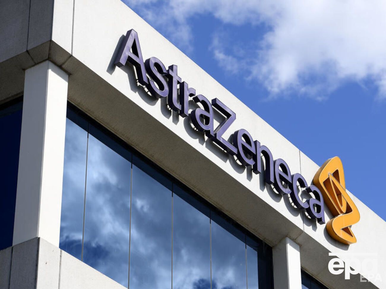 AstraZeneca стала першою компанією, яка уклала договір на постачання вакцини жителям ЄС