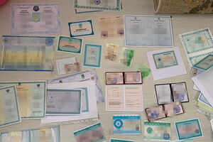 По данным СБУ, преступная группа изготавливала поддельные документы высокого качества