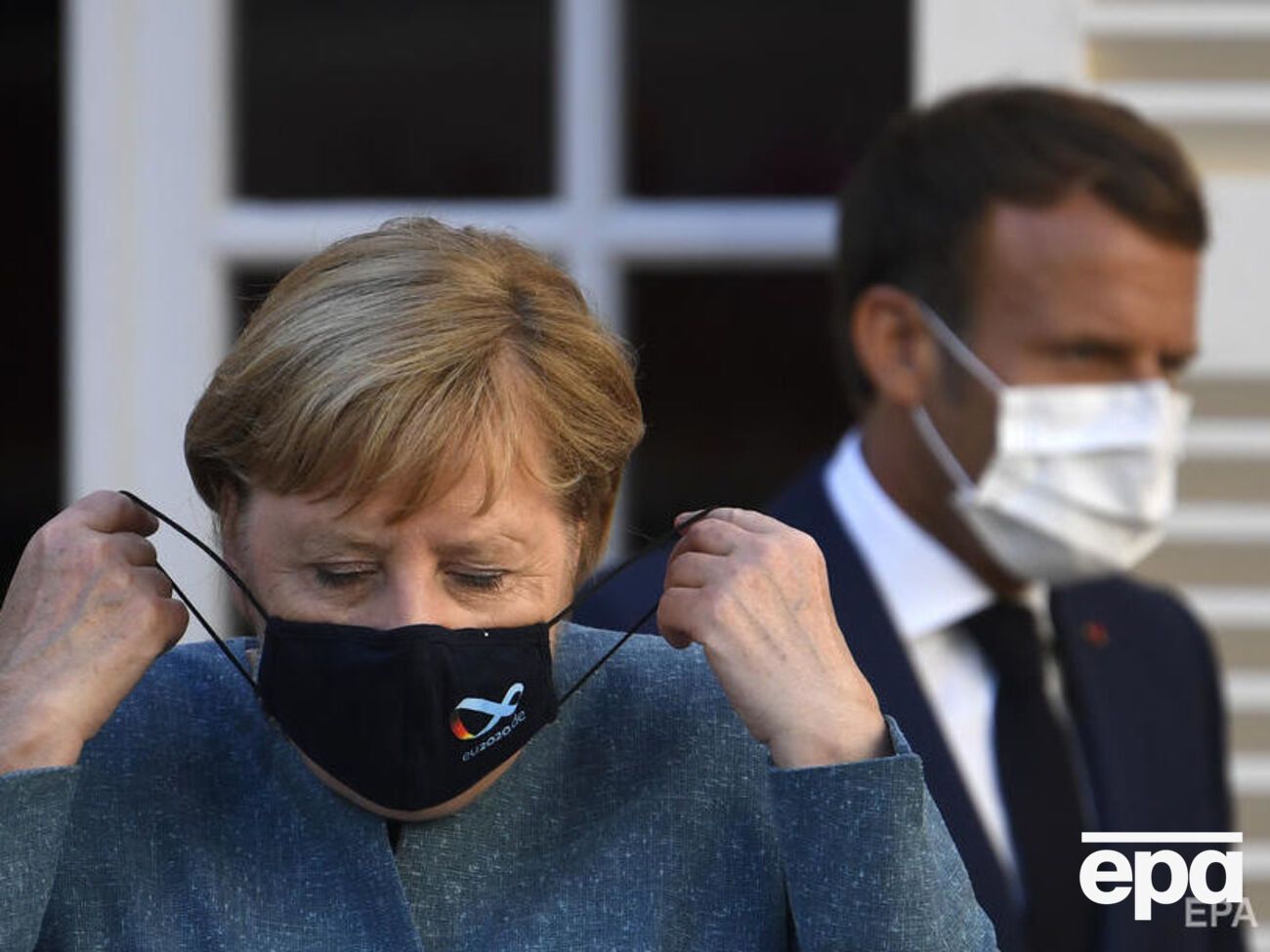 Макрон заявив, що обговорював із Меркель загрози реалізації проєкту "Північний потік &ndash; 2"