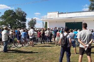 Мітинг в Андріївці ледь не переріс у штурм будинків, де живуть роми
