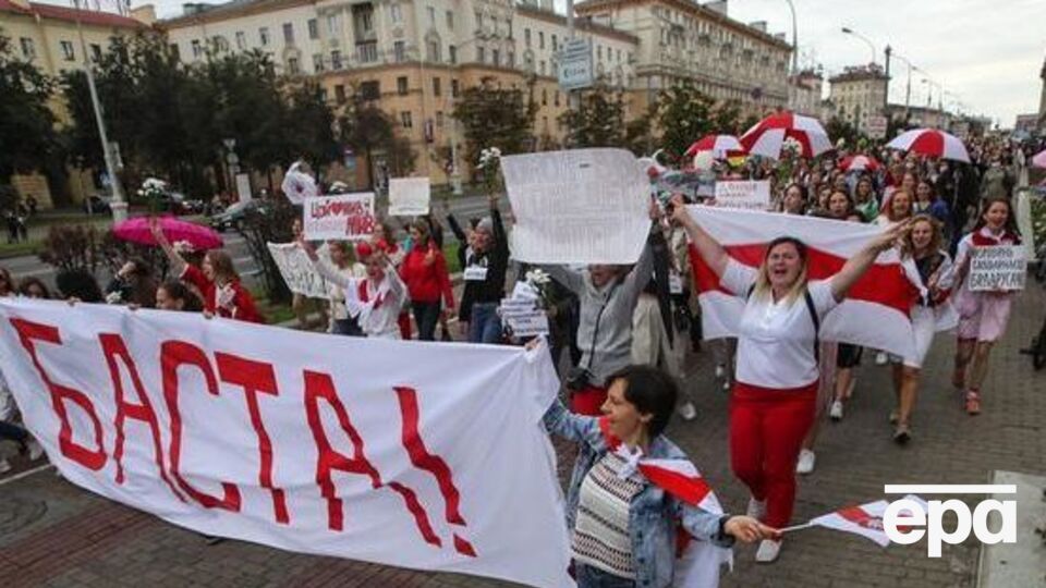 Женский марш сопровождали силовики