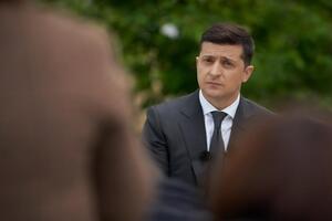 Про те, що Зеленський вирушив на ночівлю в державну резиденцію "Конча-Заспа", повідомила програма журналістських розслідувань "Схеми"