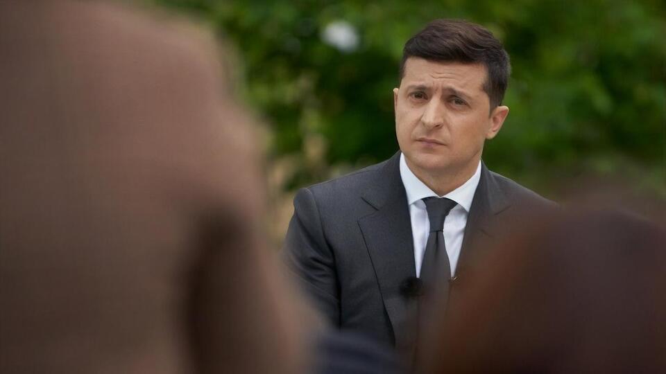 Про те, що Зеленський вирушив на ночівлю в державну резиденцію "Конча-Заспа", повідомила програма журналістських розслідувань "Схеми"