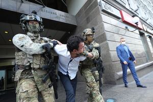 Каримова задержали около 15.00