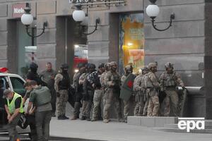 Каримов около 2,5 часов удерживал заложницу в отделении банка. Его задержали бойцы спецподразделения СБУ "Альфа"