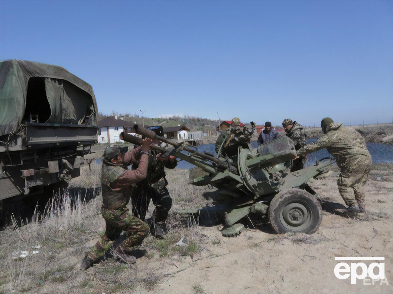 Россия поставляет вооружение на Донбасс через неподконтрольные участки границы, отметили в Минобороны