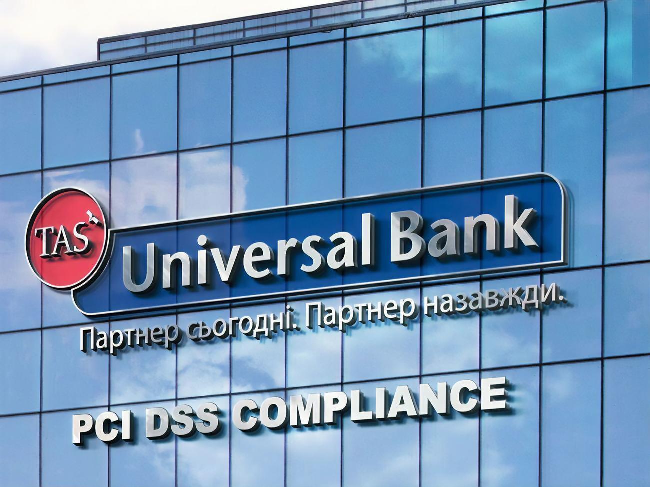 Чучупак предложила Каримову воды, сообщила о захвате отделения в центральный офис и вывела всех клиентов из банка