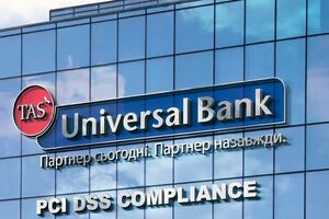 Чучупак предложила Каримову воды, сообщила о захвате отделения в центральный офис и вывела всех клиентов из банка