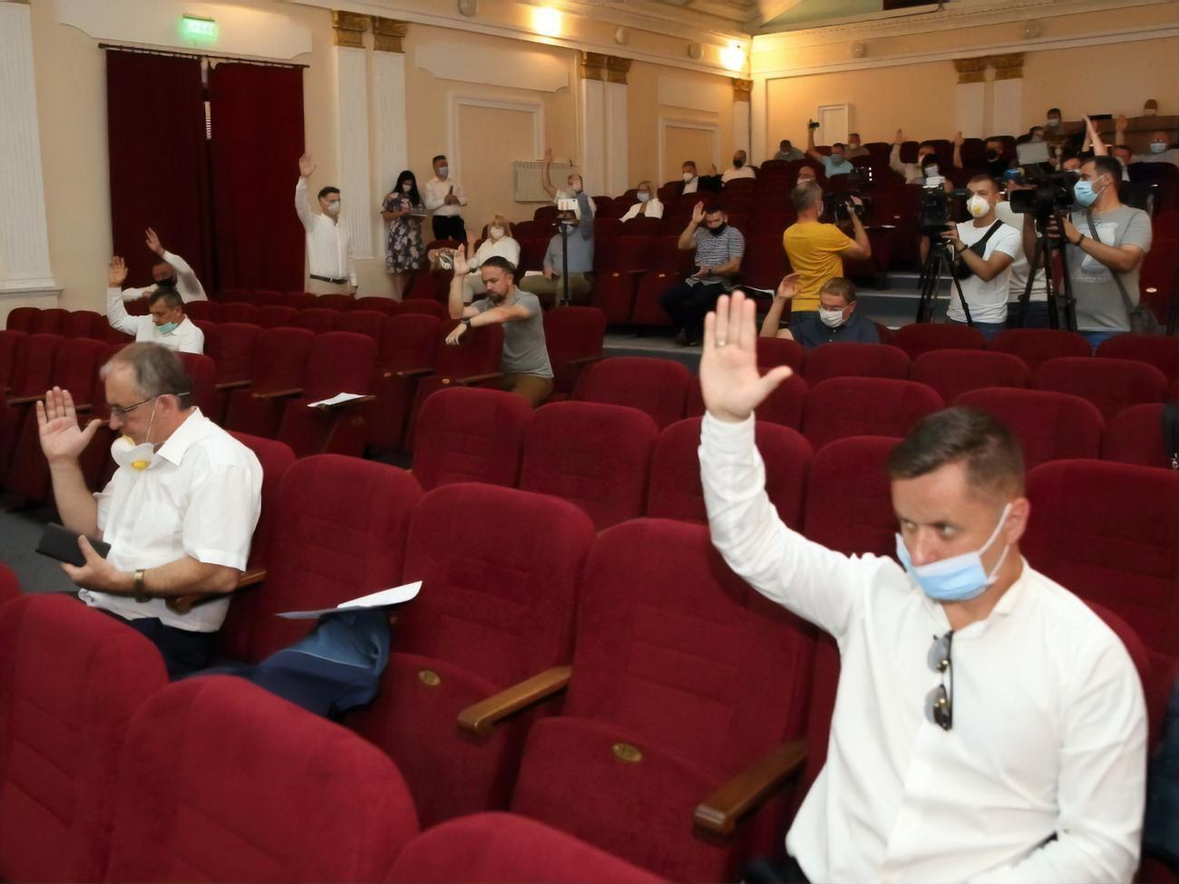 34 депутати міськради підтримали рішення про відмову від обмежувальних заходів