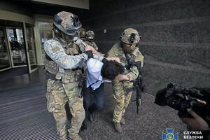 Около 14.50 Каримова задержали сотрудники спецподразделения СБУ "Альфа"