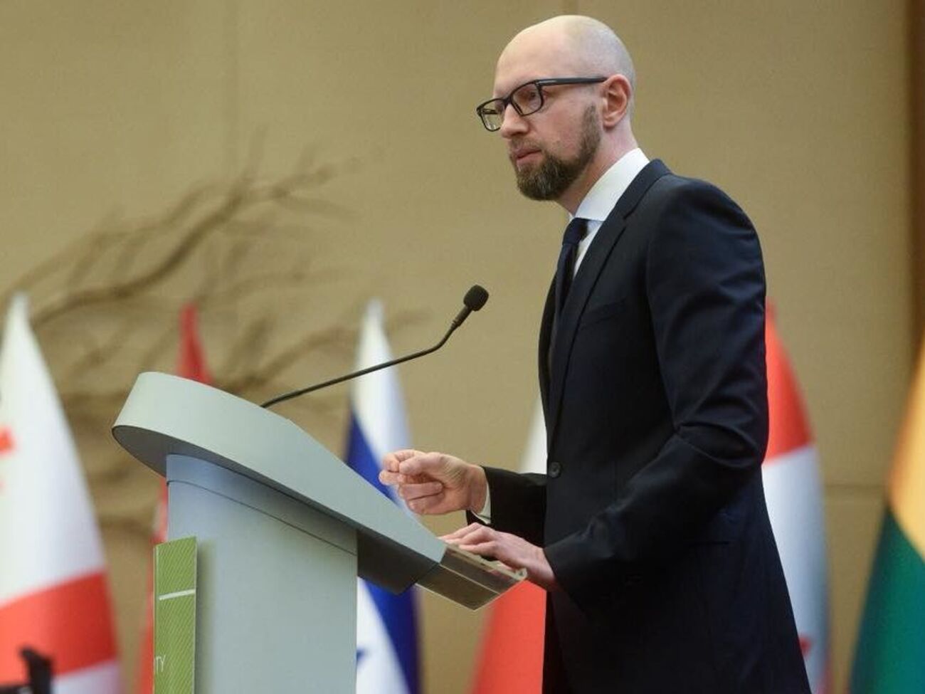 Яценюк: Події в Білорусі й імовірність того, що країна може потрапити під вплив Росії, вимагають дій із боку Заходу та України