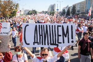 Протестувальники в Мінську вийшли на вулиці привітати Лукашенка з днем народження. Фоторепортаж