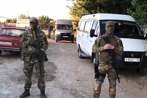 Російські силовики регулярно проводять обшуки в будинках кримських татар