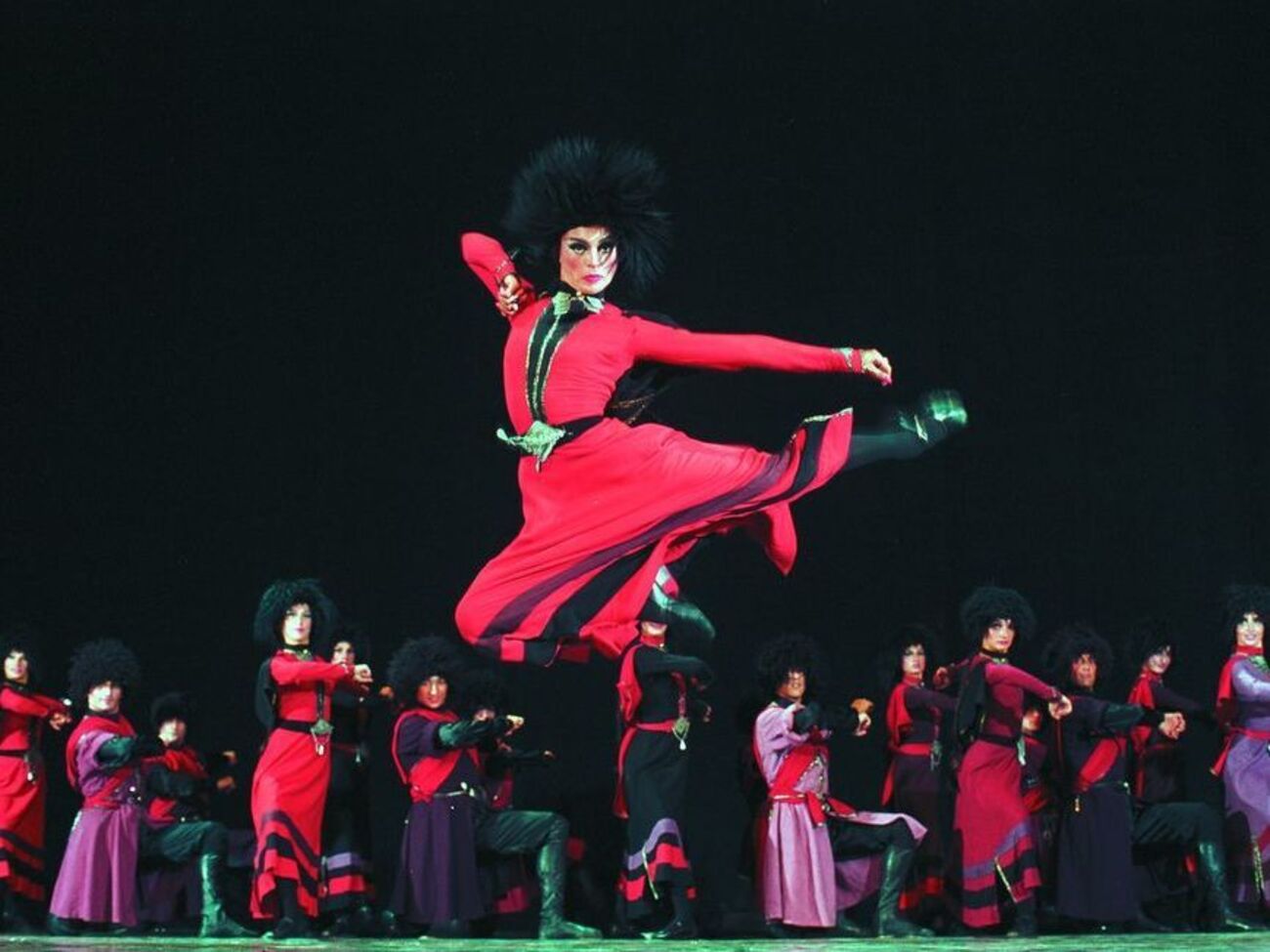 "Сухишвили" подготовил новую танцевальную программу "Артефакты"