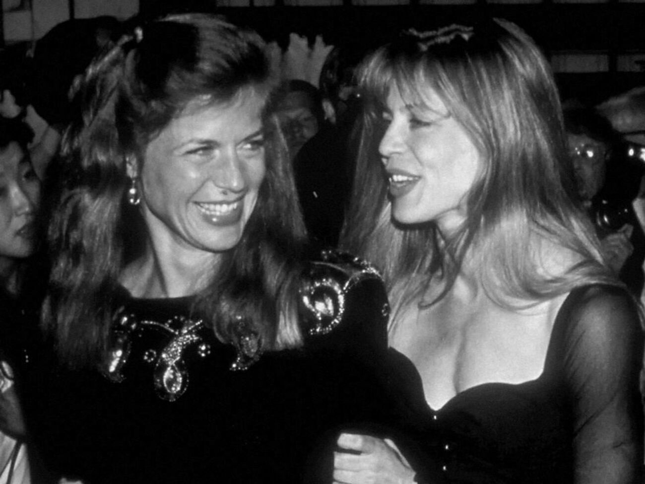 Линда Хэмилтон (на фото справа) была в "Терминаторе 2" дублером своей сестры&nbsp;Лесли (на фото слева)