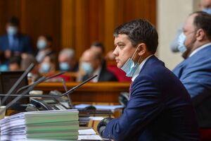 Разумков закликав депутатів носити маски в сесійній залі і знімати їх тільки під час виступів