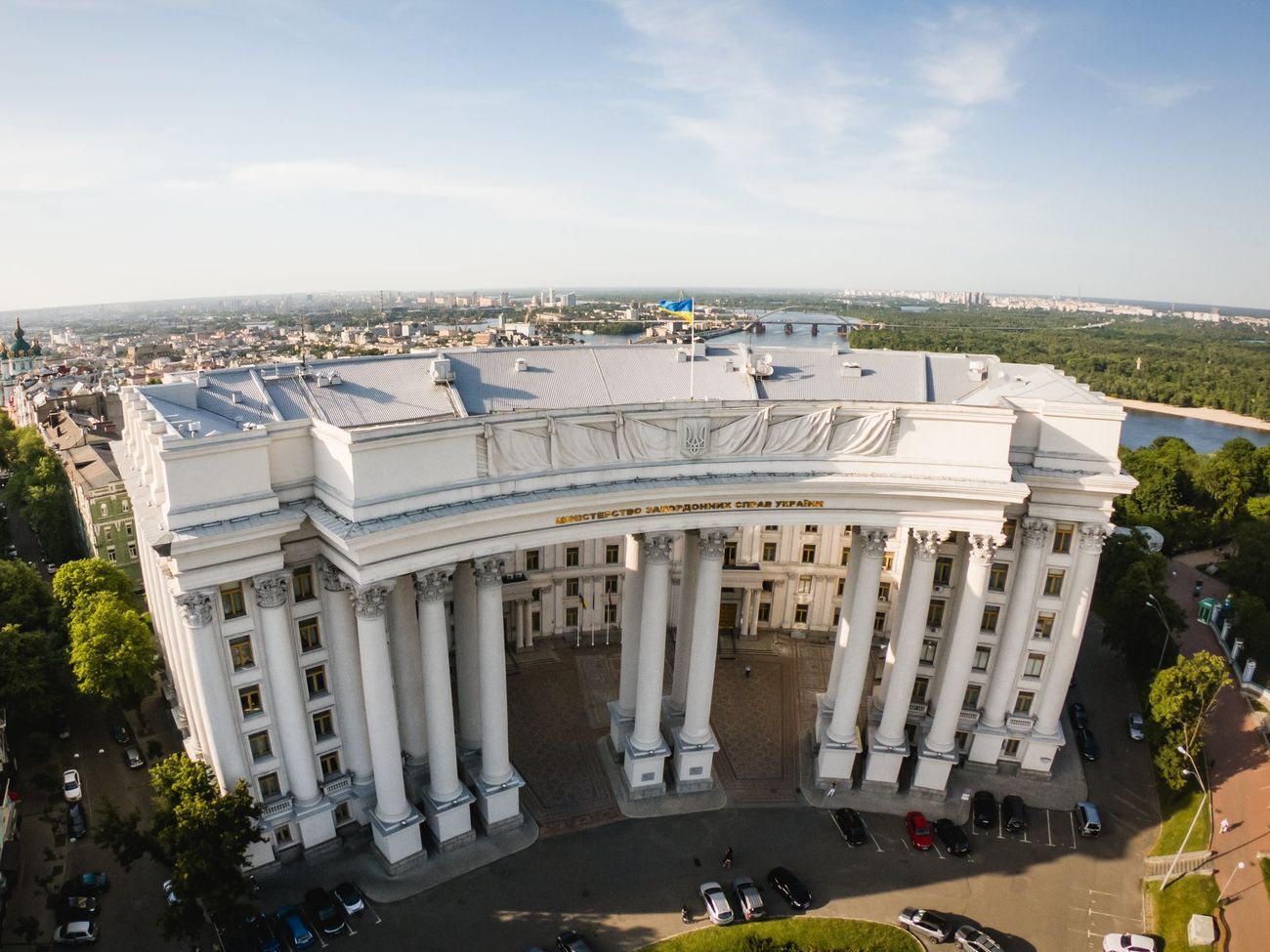 МЗС України закликало міжнародну спільноту продовжити захист прав і свобод жителів Криму і посилити тиск на Росію