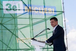 Зеленский вспомнил упреки в адрес "Слуги народа", что среди их членов были тамада и фотографы