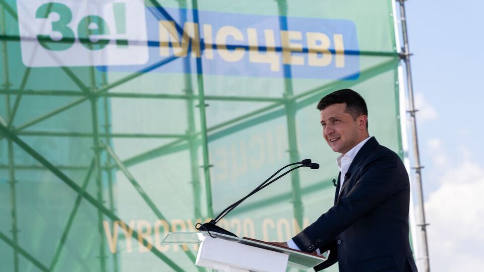 Зеленский вспомнил упреки в адрес "Слуги народа", что среди их членов были тамада и фотографы
