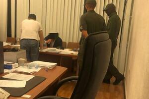 Сейчас решается вопрос о сообщении задержанному о подозрении