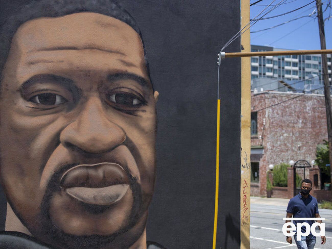 В момент задержания полицейские направляли на Флойда&nbsp;пистолет