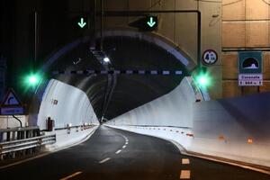 В Генуе открыли движение по путепроводу, построенному на месте рухнувшего моста Моранди. Фоторепортаж