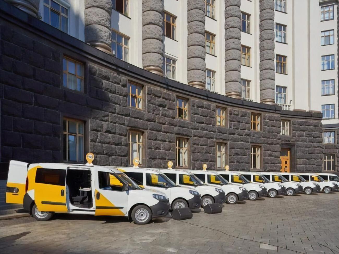 Мобільні відділення "Укрпошти" працюватимуть на автомобілях Fiat Doblo Maxi