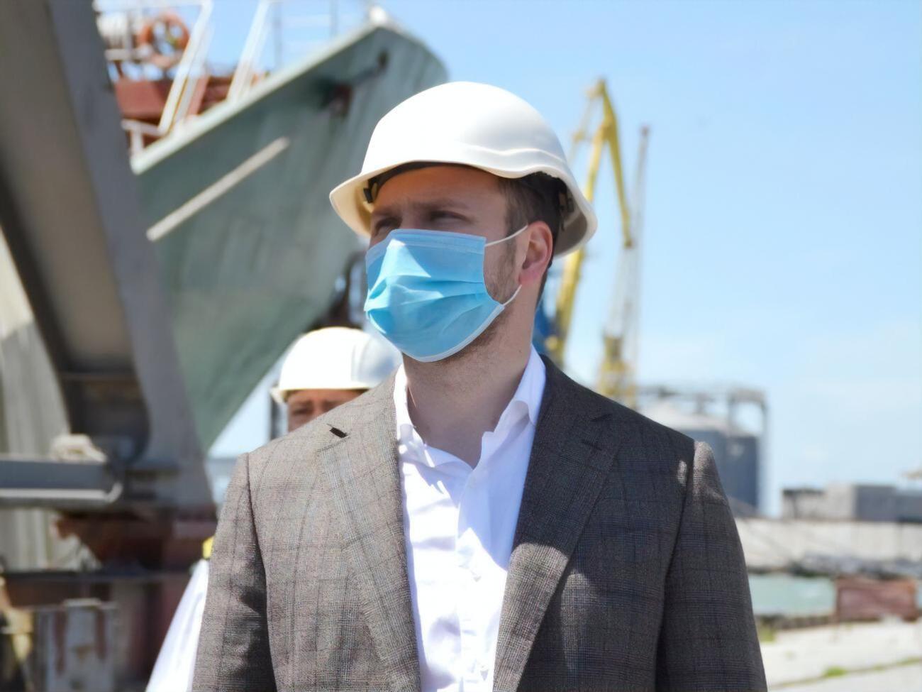 Криклий надеется, что затонувший танкер уберут до конца месяца