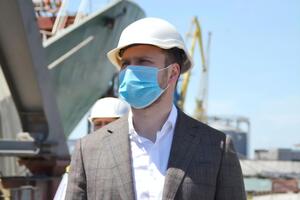 Криклий надеется, что затонувший танкер уберут до конца месяца