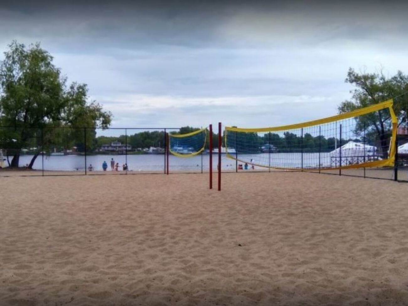 19 червня мер Києва Віталій Кличко заявив, що пляжі столиці відкрили для купання