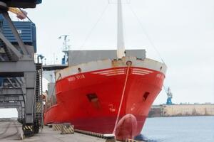 15 липня в порту Маріуполя на судно Mero Star завантажили 5 тис. тонн зерна