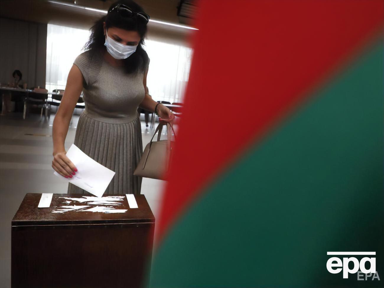 В первый день досрочного голосования, 4 августа, милиция задержала как минимум троих наблюдателей