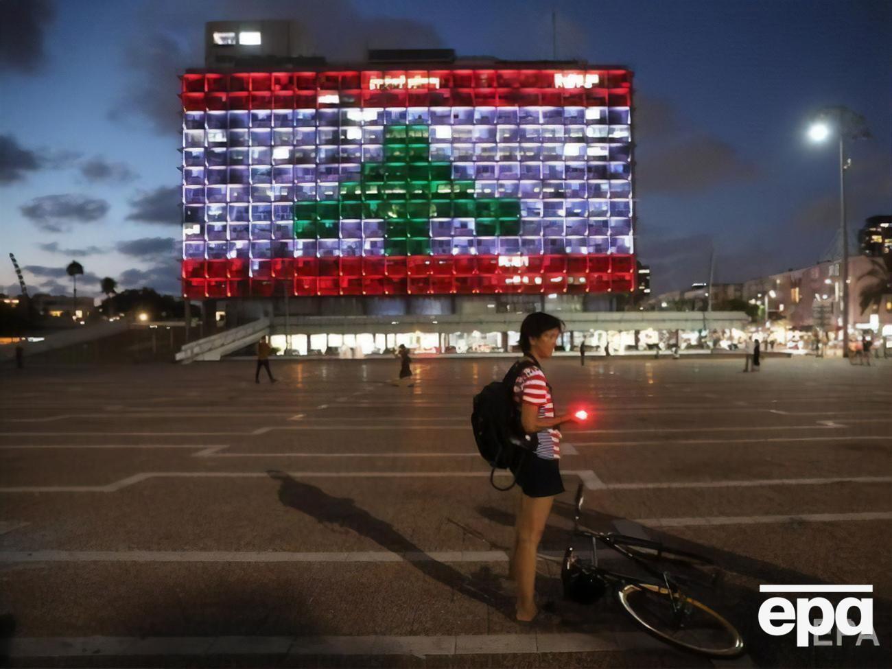 Нове підсвічування з'явилося на мерії ввечері 5 серпня