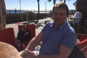 Як у нас можуть бути низькими кредитні ставки, якщо ми розганяємо інфляцію, штучно підвищуючи соцвитрати і мінімальну зарплату?