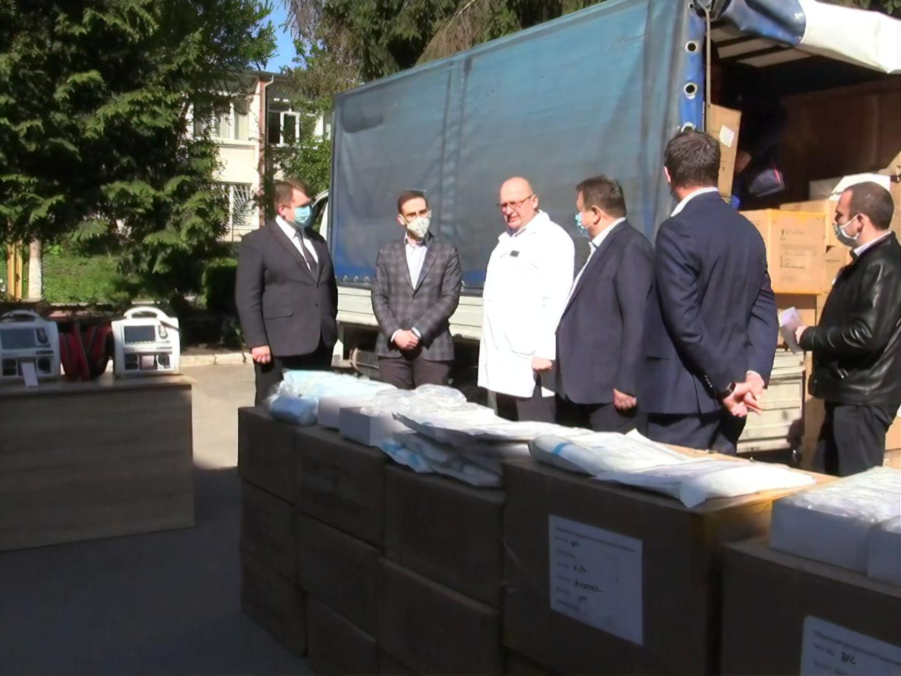 В "Эпицентре" заявили, что&nbsp;больницы Тернополя получили 40 тыс. медицинских масок, 500 защитных очков и 1100 защитных комбинезонов