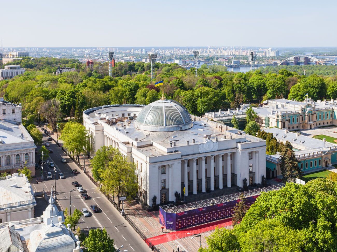 5-відсотковий бар'єр долає чотири партії
