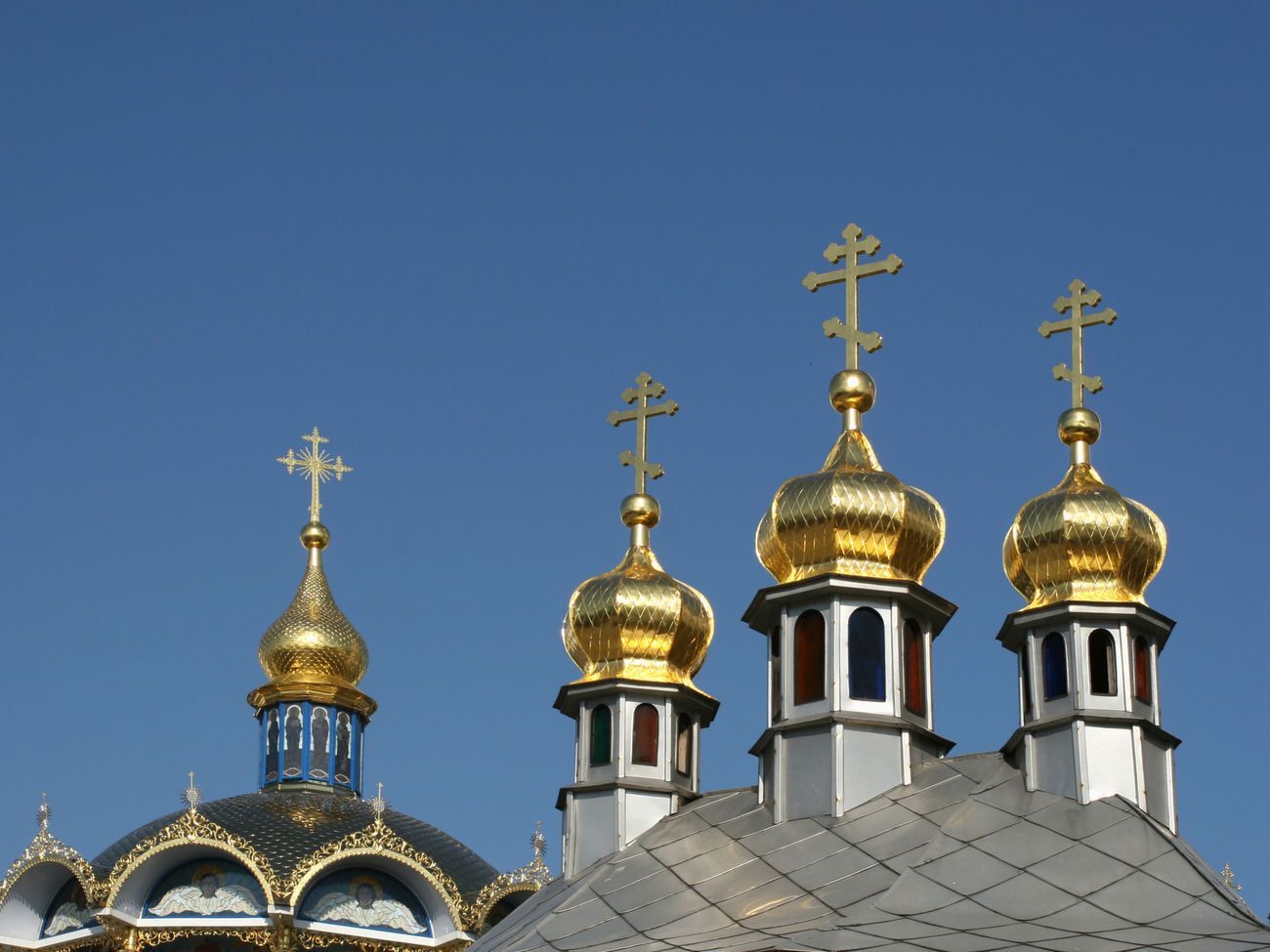 Церкви під час карантину не закриють