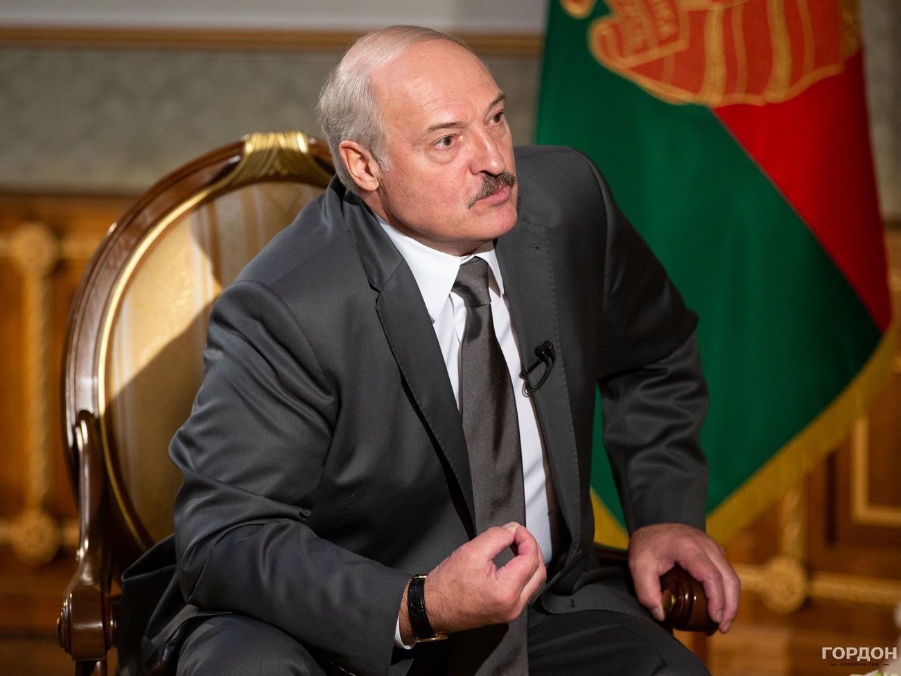 Лукашенко: Путін не буде триматися посинілими руками за владу