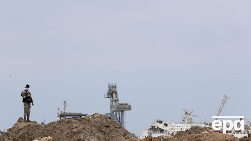 По данным СМИ, таможня предупреждала власти Ливана об опасности хранения селитры в порту, но это предупреждение было проигнорировано