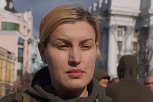 Живко облила себе бензином, поліцейські скрутили їй руки, вибили з рук запальничку і не дали можливості себе підпалити