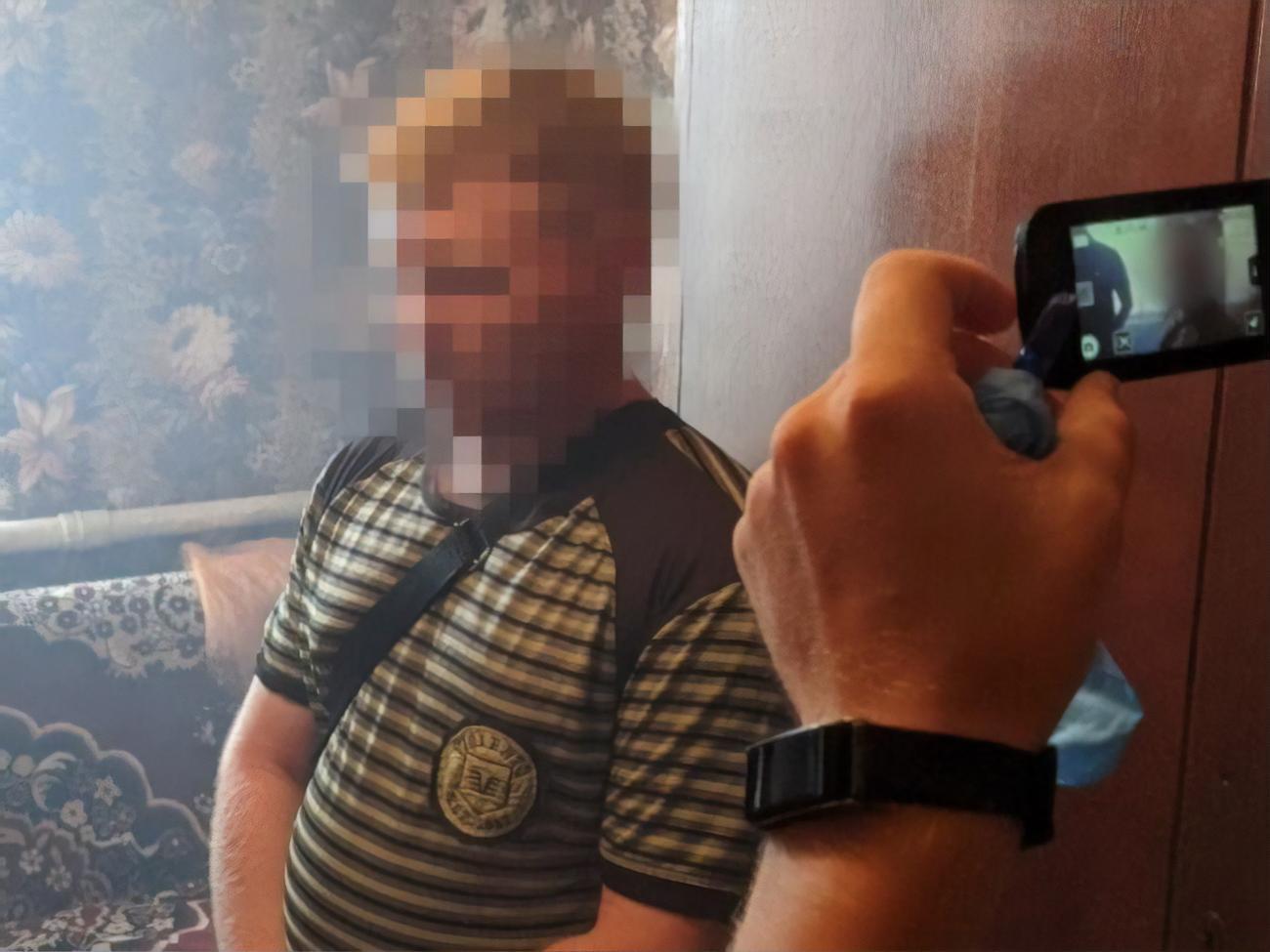 За місцем проживання чоловіка правоохоронці вилучили комп'ютер і мобільні телефони з доказами протиправної діяльності