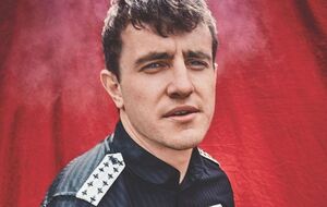 Пол Мескаль зіграв у кліпі закоханого героя