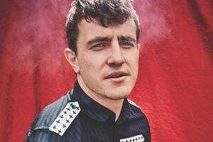 Пол Мескаль сыграл в клипе влюбленного героя