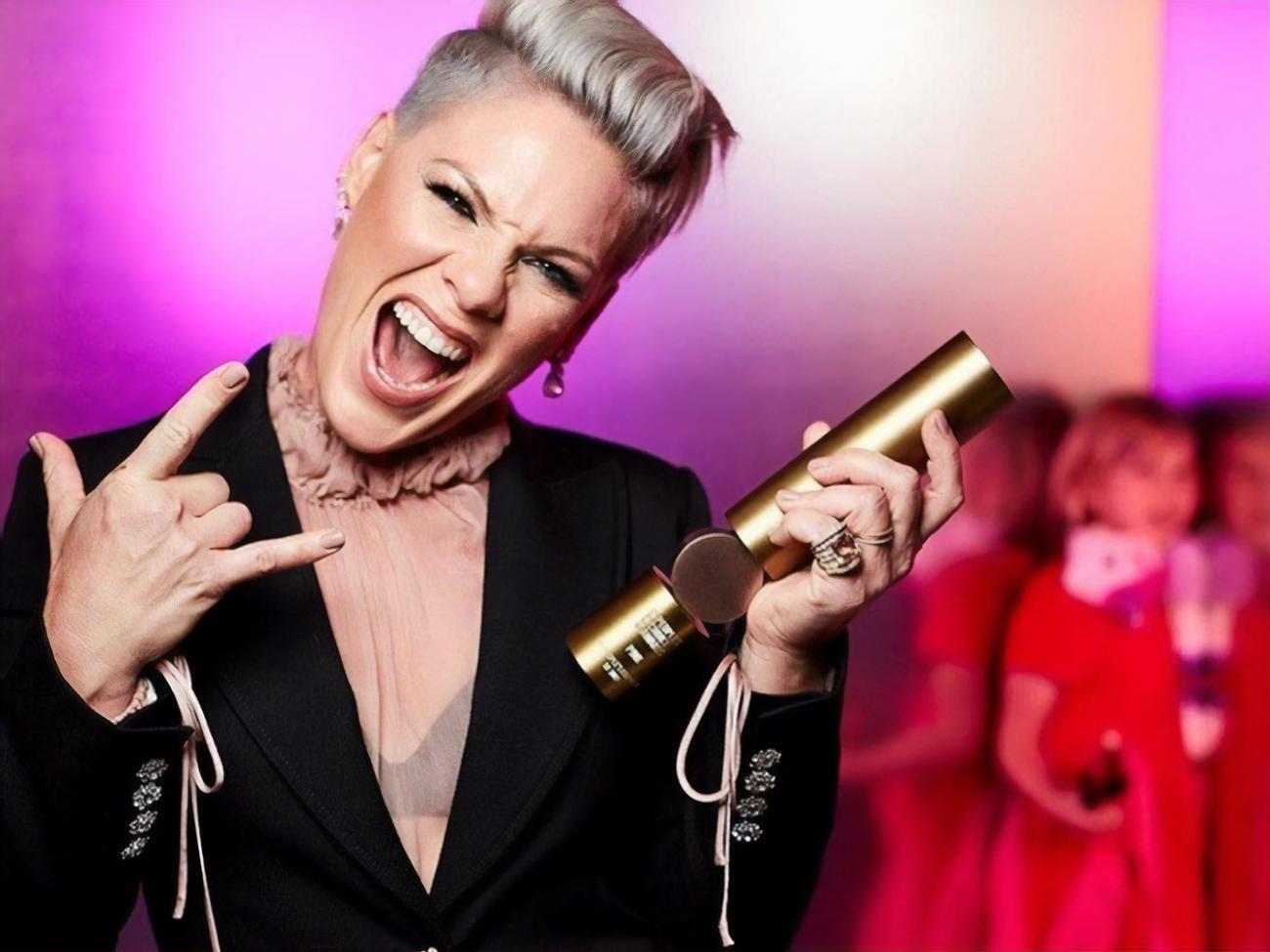 Pink разрешает дочери экспериментировать с прическами