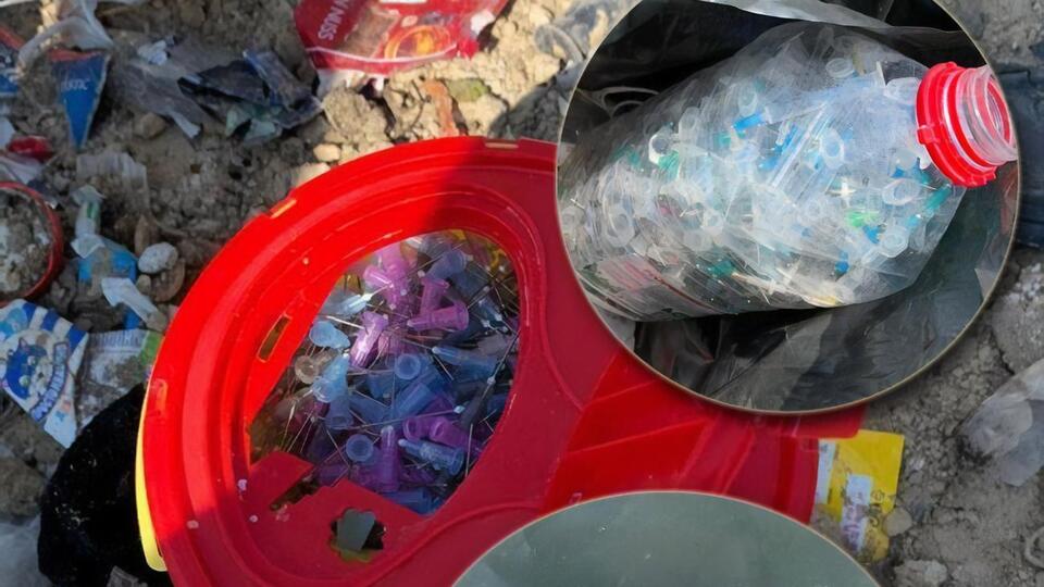 На звалищі опинилися відходи інфекційних відділень лікарень – маски, халати, шприци